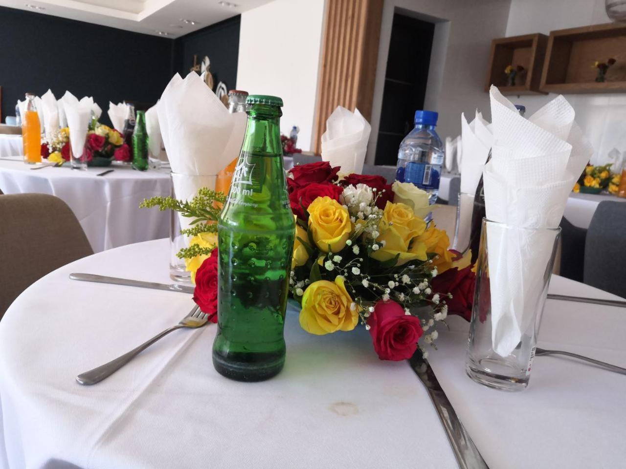 Mazeki Addis Boutique Hotel Bagian luar foto