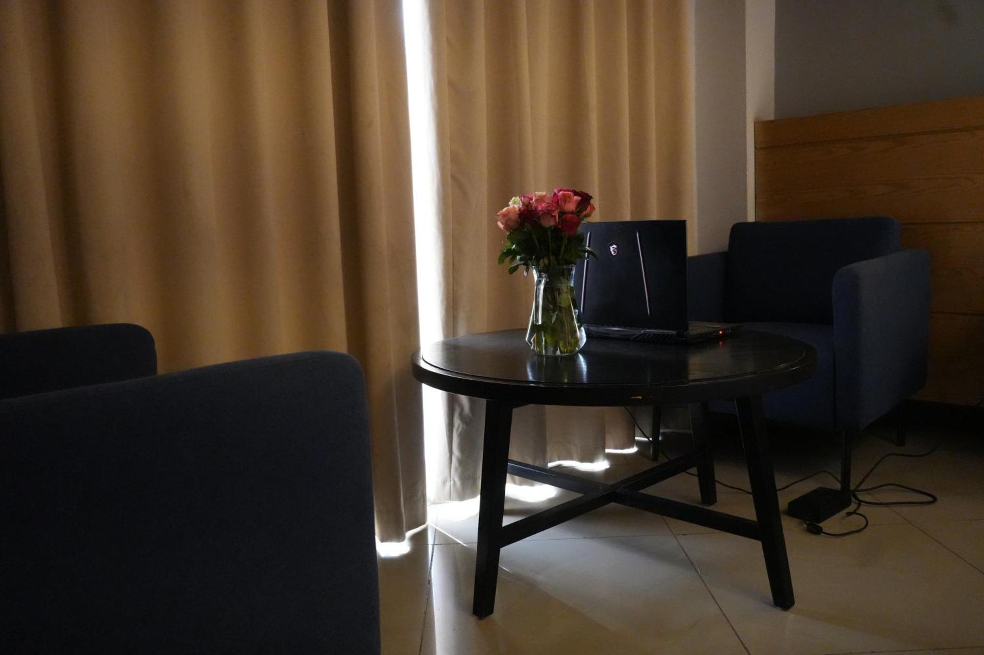 Mazeki Addis Boutique Hotel Bagian luar foto