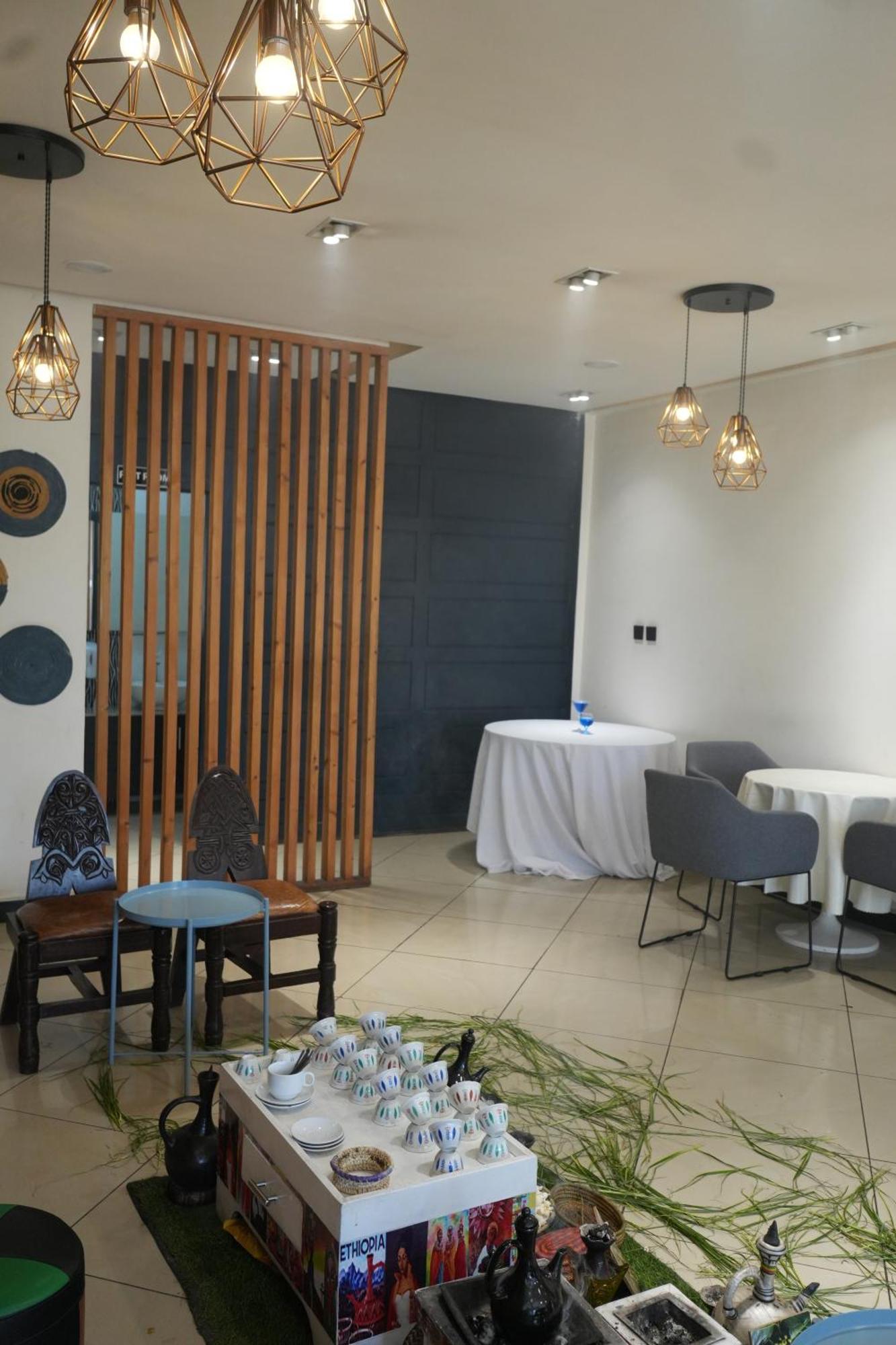 Mazeki Addis Boutique Hotel Bagian luar foto